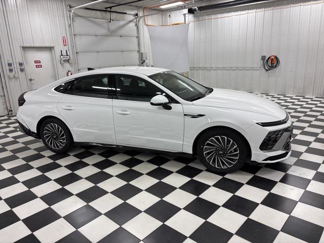 new 2025 Hyundai Sonata Hybrid car, priced at $29,831