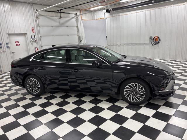new 2025 Hyundai Sonata Hybrid car, priced at $29,066