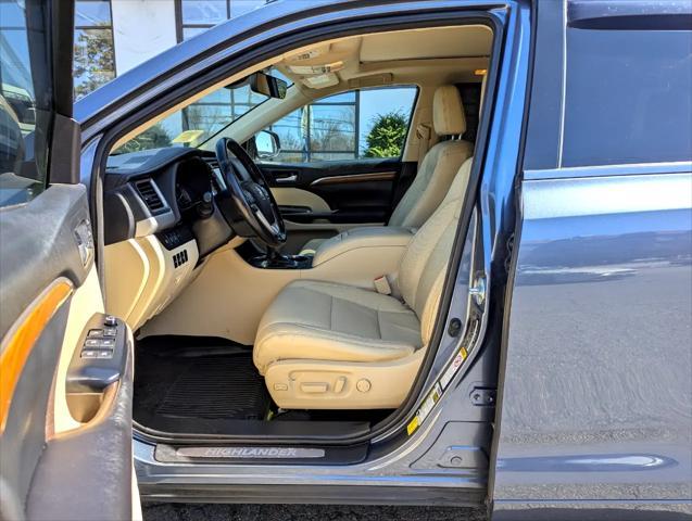 used 2017 Toyota Highlander car, priced at $27,998