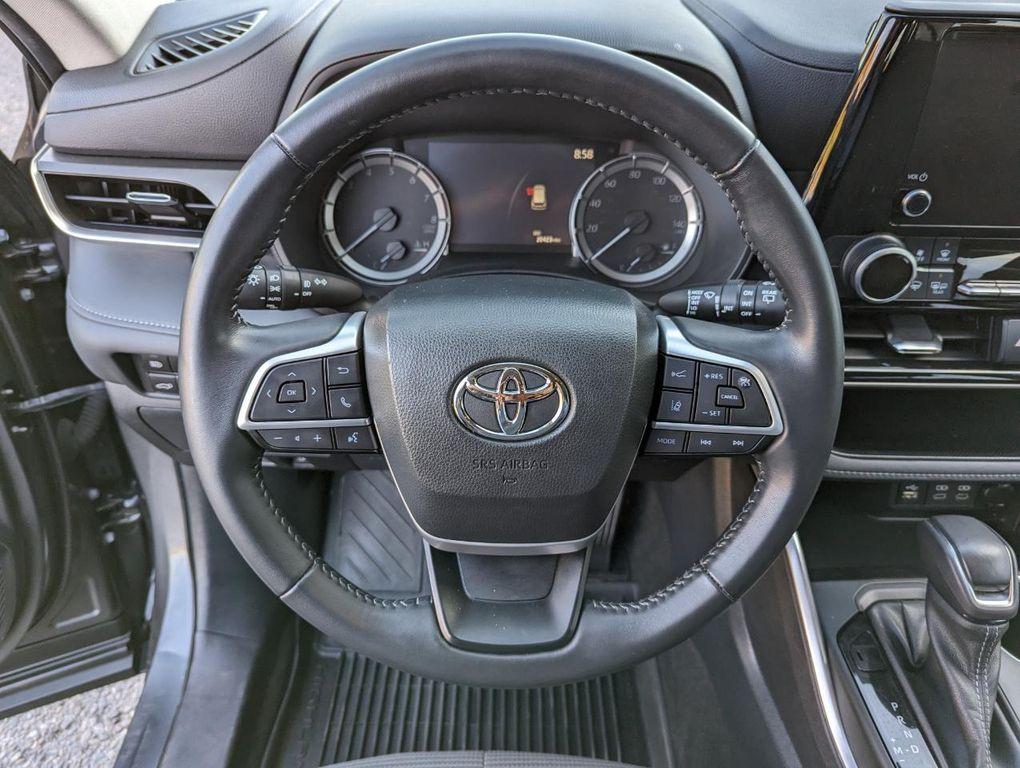 used 2023 Toyota Highlander car, priced at $34,998