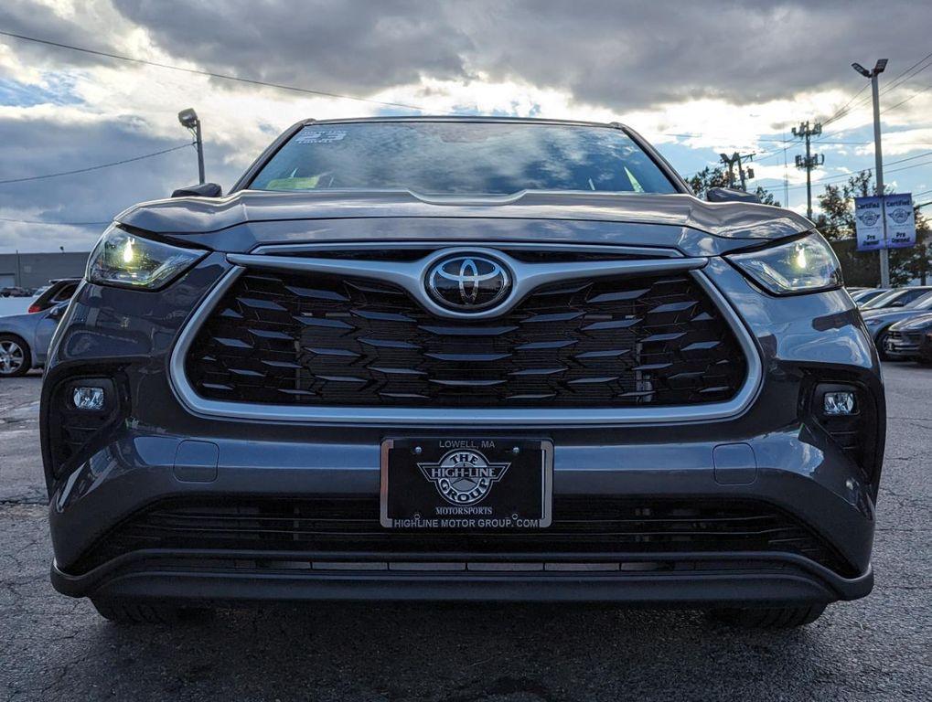 used 2023 Toyota Highlander car, priced at $34,998