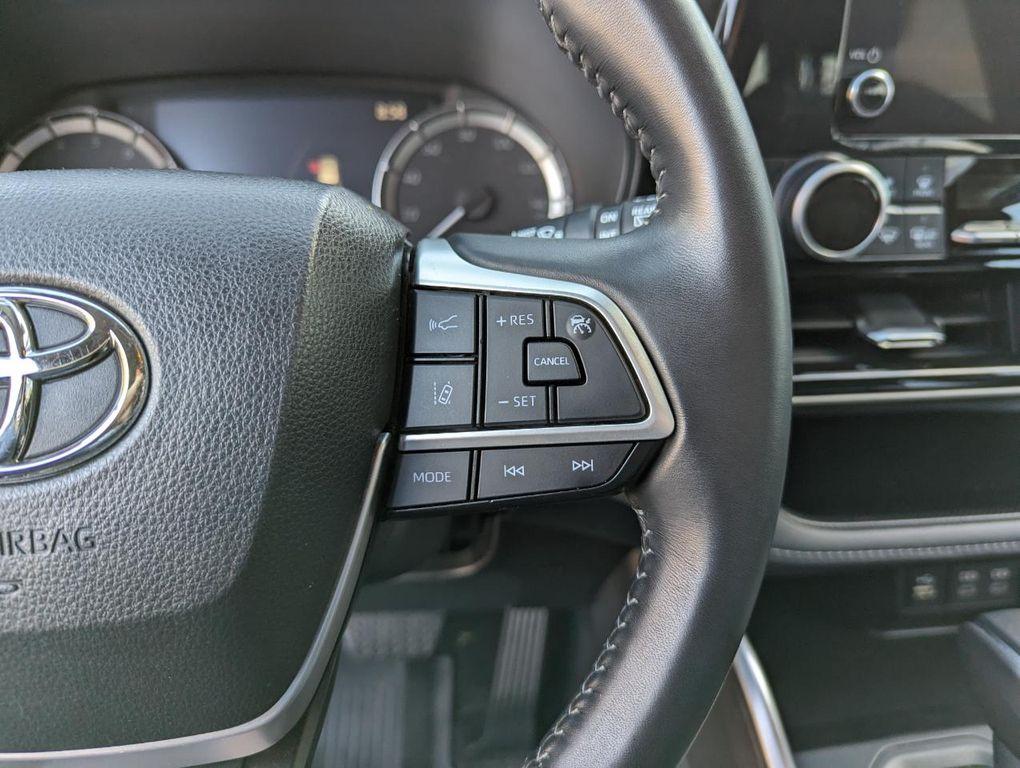 used 2023 Toyota Highlander car, priced at $34,998