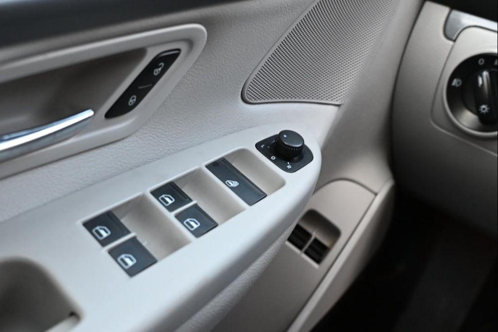 used 2007 Volkswagen Eos car, priced at $12,998