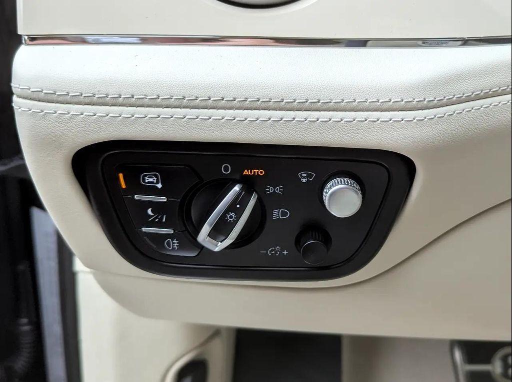 used 2023 Bentley Bentayga car, priced at $199,998