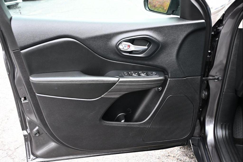 used 2015 Jeep Cherokee car, priced at $12,998