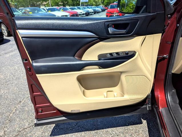 used 2019 Toyota Highlander Hybrid car, priced at $33,998