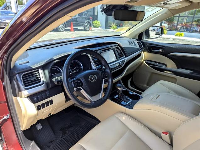 used 2019 Toyota Highlander Hybrid car, priced at $33,998