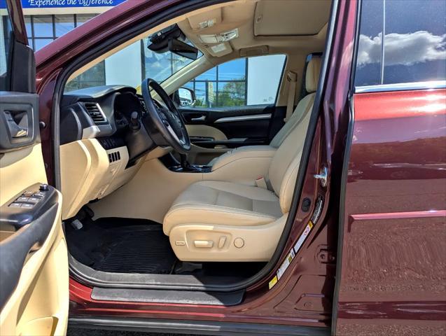 used 2019 Toyota Highlander Hybrid car, priced at $33,998