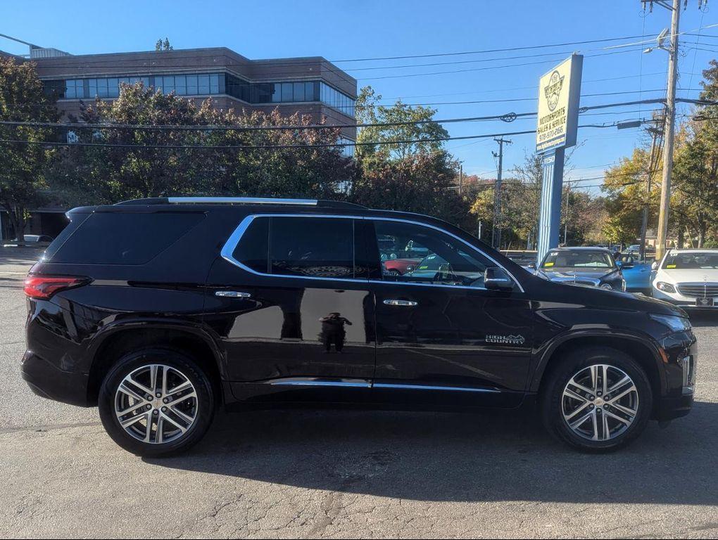 used 2022 Chevrolet Traverse car, priced at $33,698