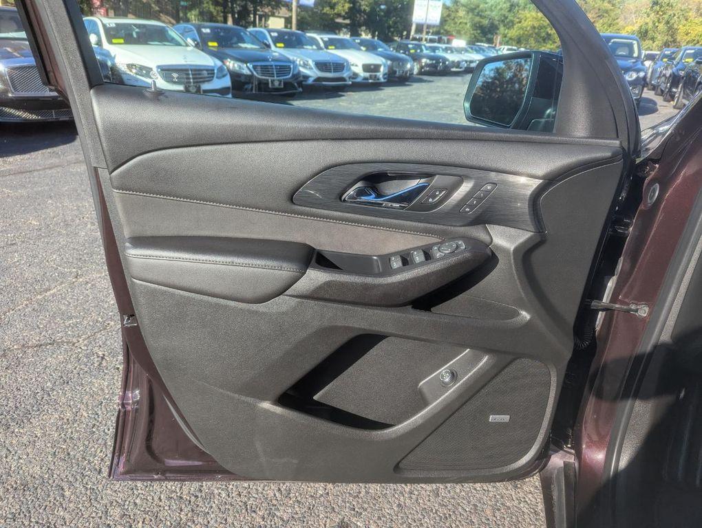 used 2022 Chevrolet Traverse car, priced at $33,698