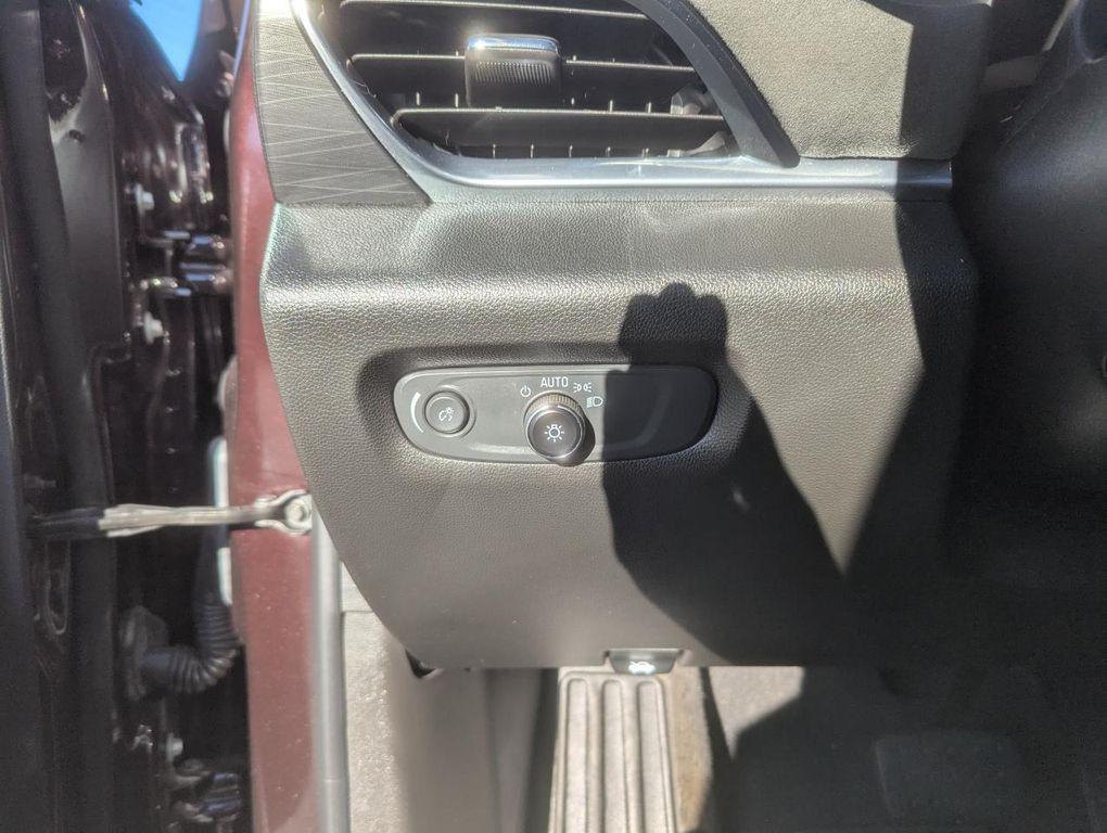 used 2022 Chevrolet Traverse car, priced at $33,698