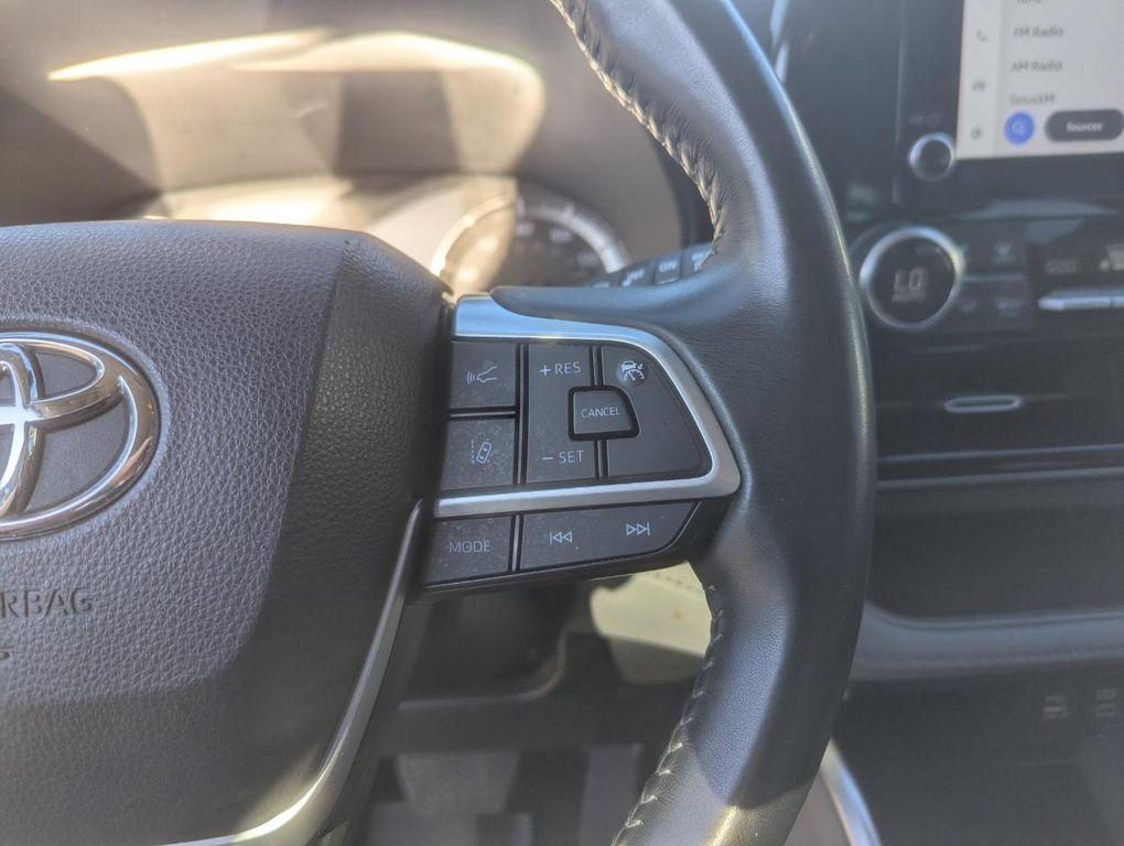 used 2023 Toyota Highlander Hybrid car, priced at $33,698