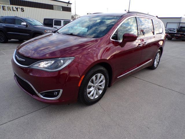 used 2017 Chrysler Pacifica car, priced at $13,995