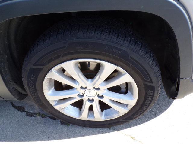 used 2015 Jeep Cherokee car, priced at $10,995