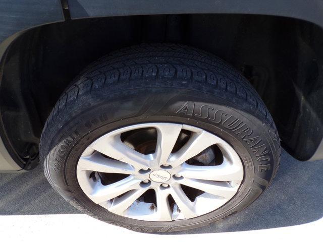 used 2015 Jeep Cherokee car, priced at $10,995