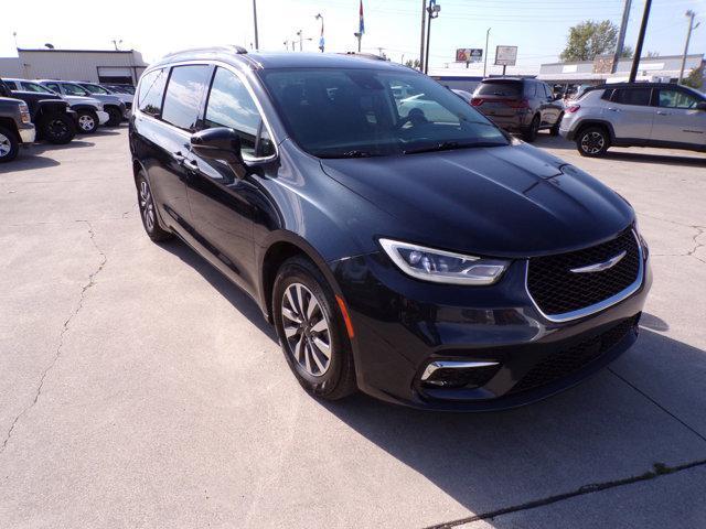 used 2021 Chrysler Pacifica Hybrid car, priced at $25,995