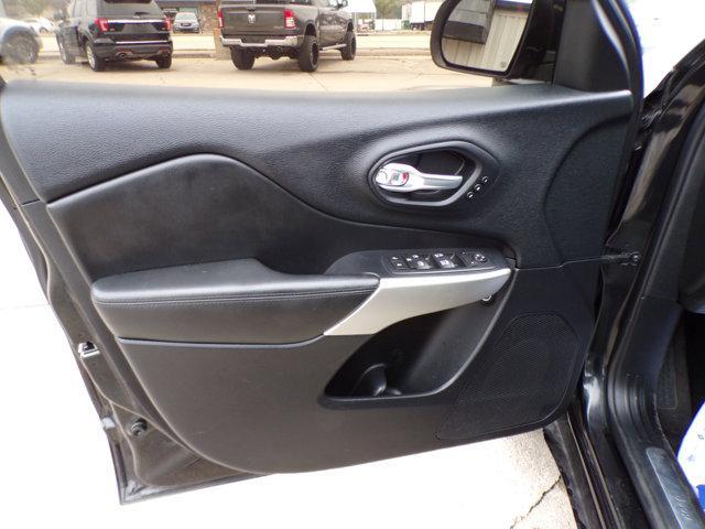 used 2016 Jeep Cherokee car, priced at $10,995