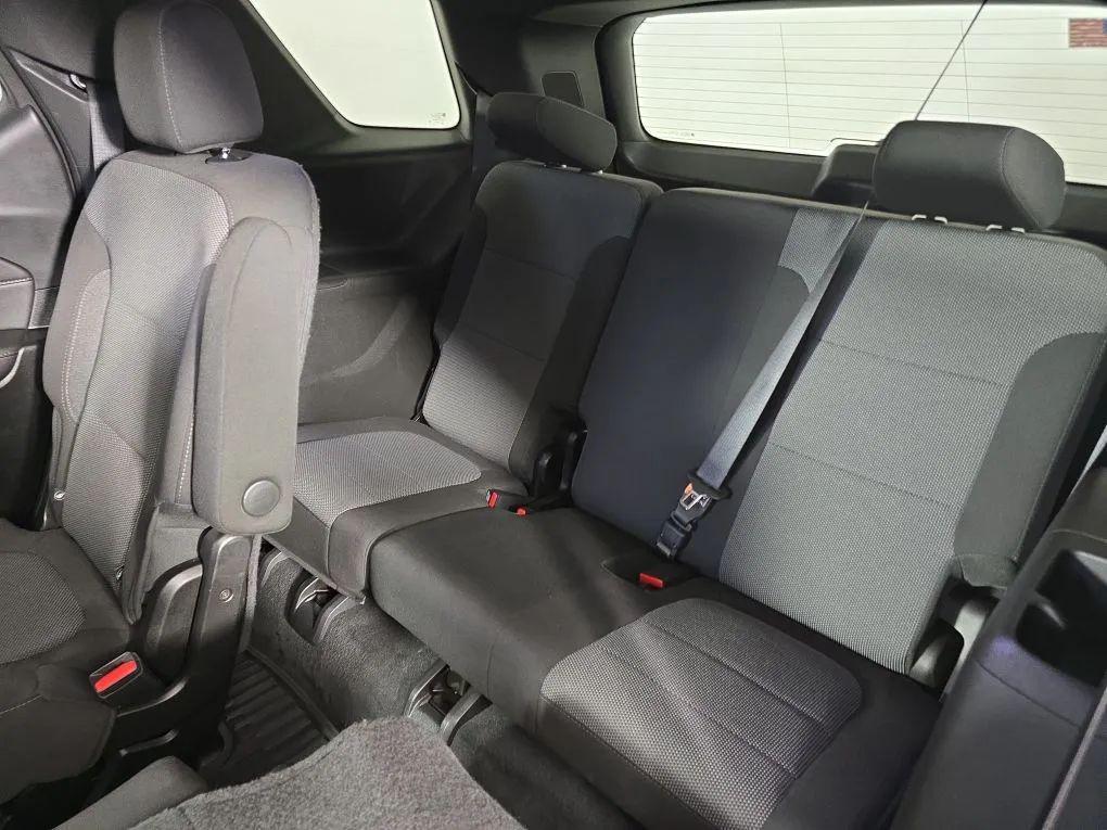 used 2023 Chevrolet Traverse car, priced at $28,977