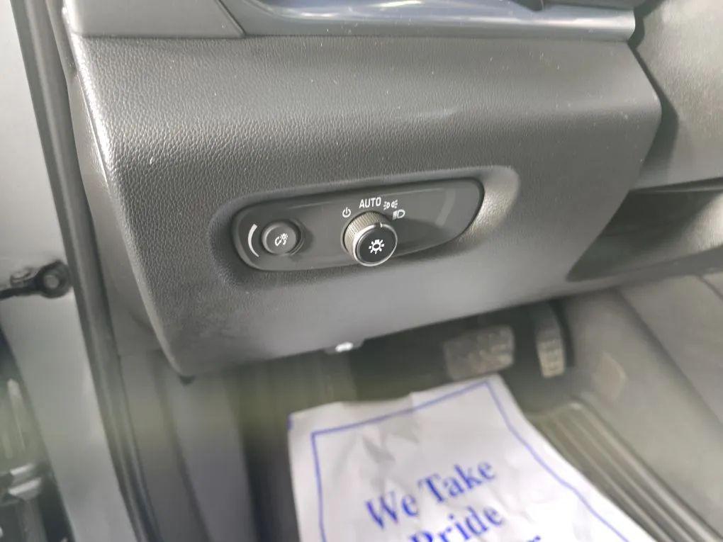 used 2023 Chevrolet Traverse car, priced at $28,977