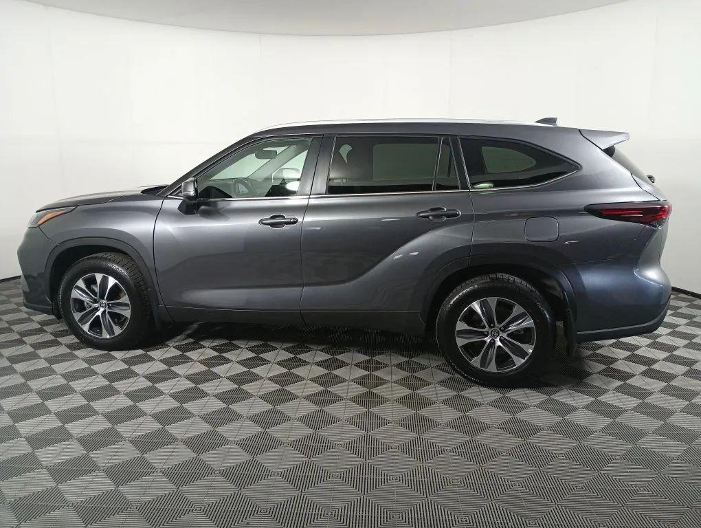 used 2024 Toyota Highlander car, priced at $39,977