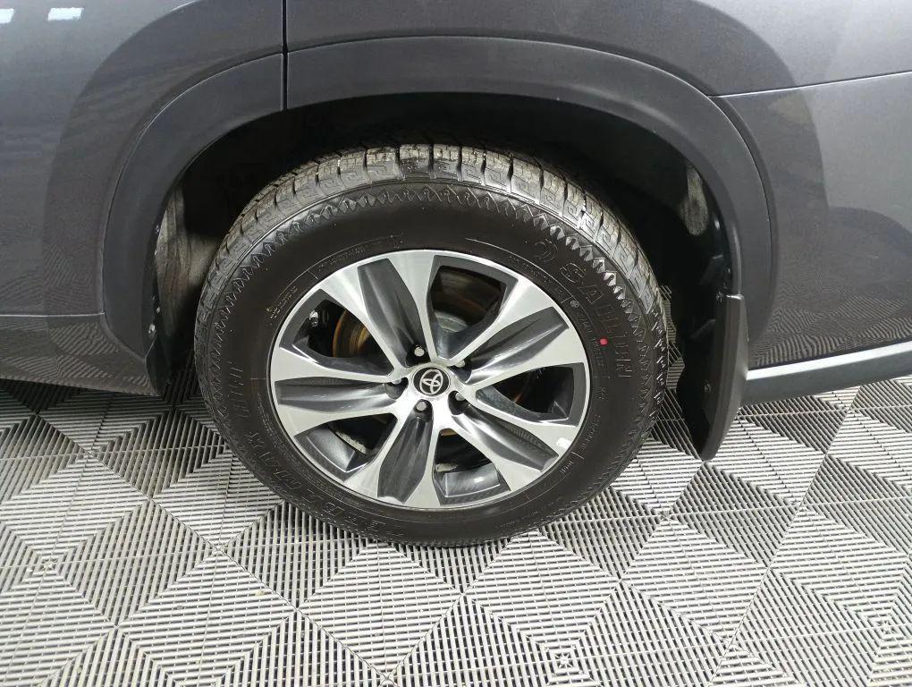 used 2024 Toyota Highlander car, priced at $39,977