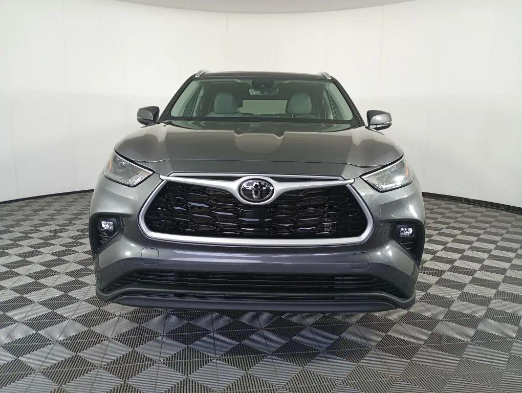 used 2024 Toyota Highlander car, priced at $39,977