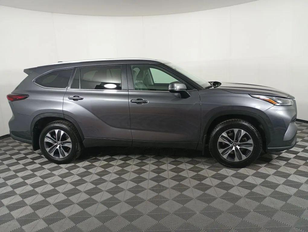 used 2024 Toyota Highlander car, priced at $39,977