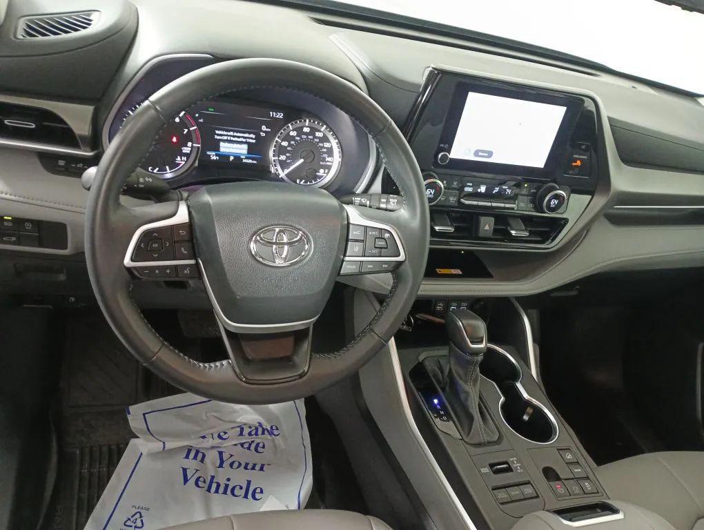 used 2024 Toyota Highlander car, priced at $39,977