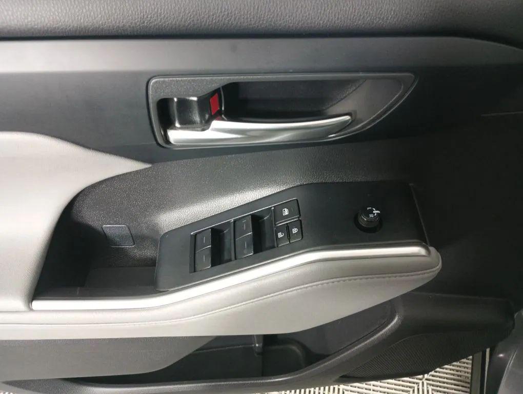 used 2024 Toyota Highlander car, priced at $39,977