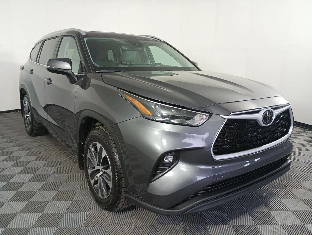 used 2024 Toyota Highlander car, priced at $39,977