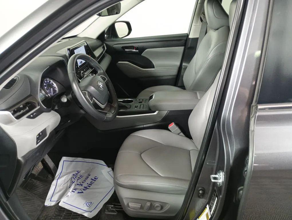 used 2024 Toyota Highlander car, priced at $39,977