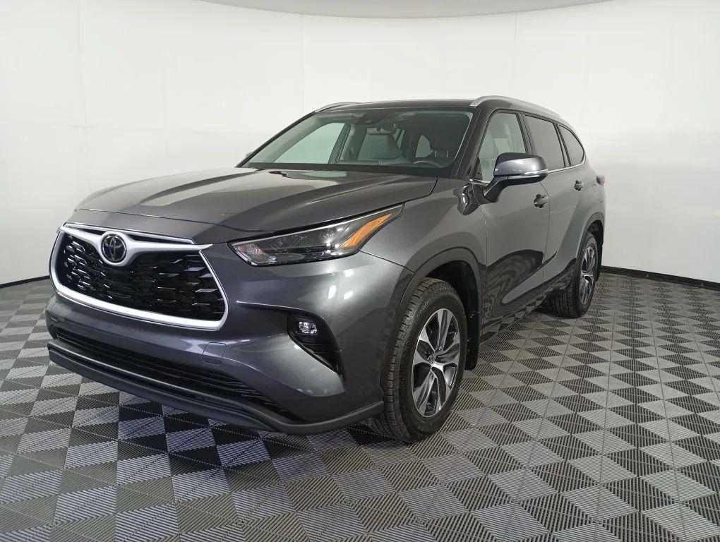 used 2024 Toyota Highlander car, priced at $39,977