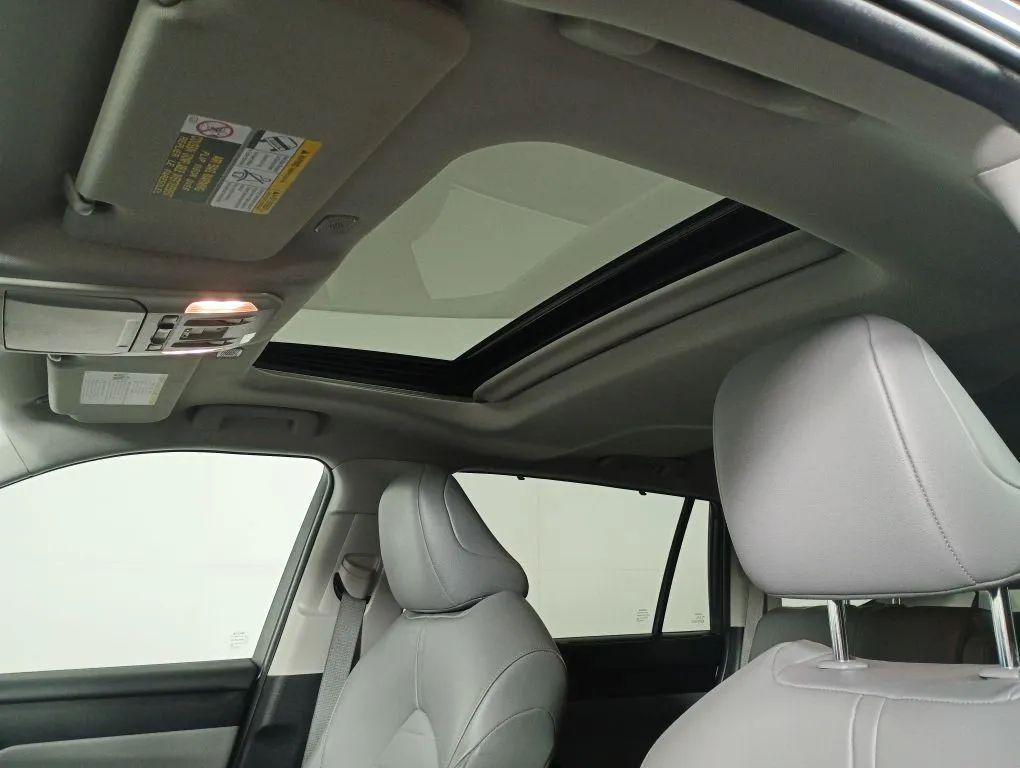 used 2024 Toyota Highlander car, priced at $39,977