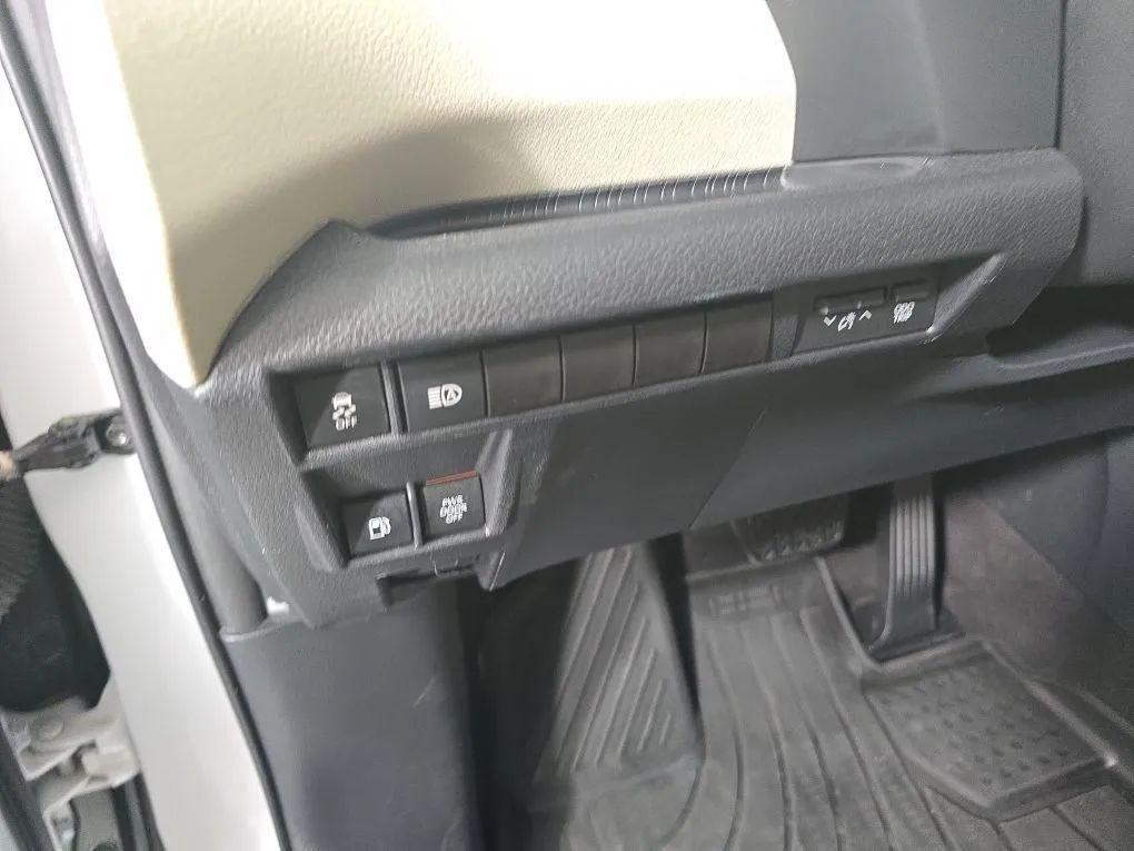 used 2023 Toyota Sienna car, priced at $48,977