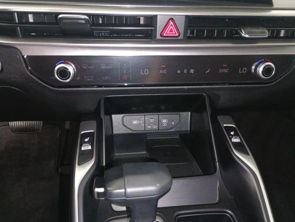 used 2024 Kia Sorento car, priced at $31,977