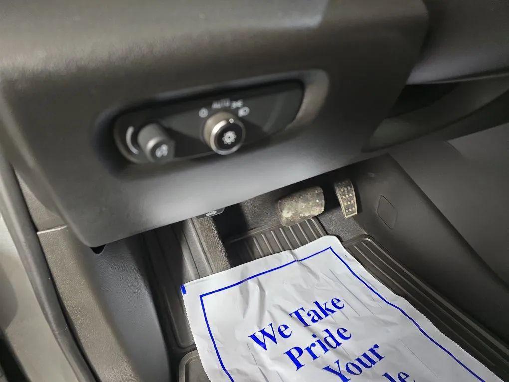 used 2023 Chevrolet Traverse car, priced at $37,977