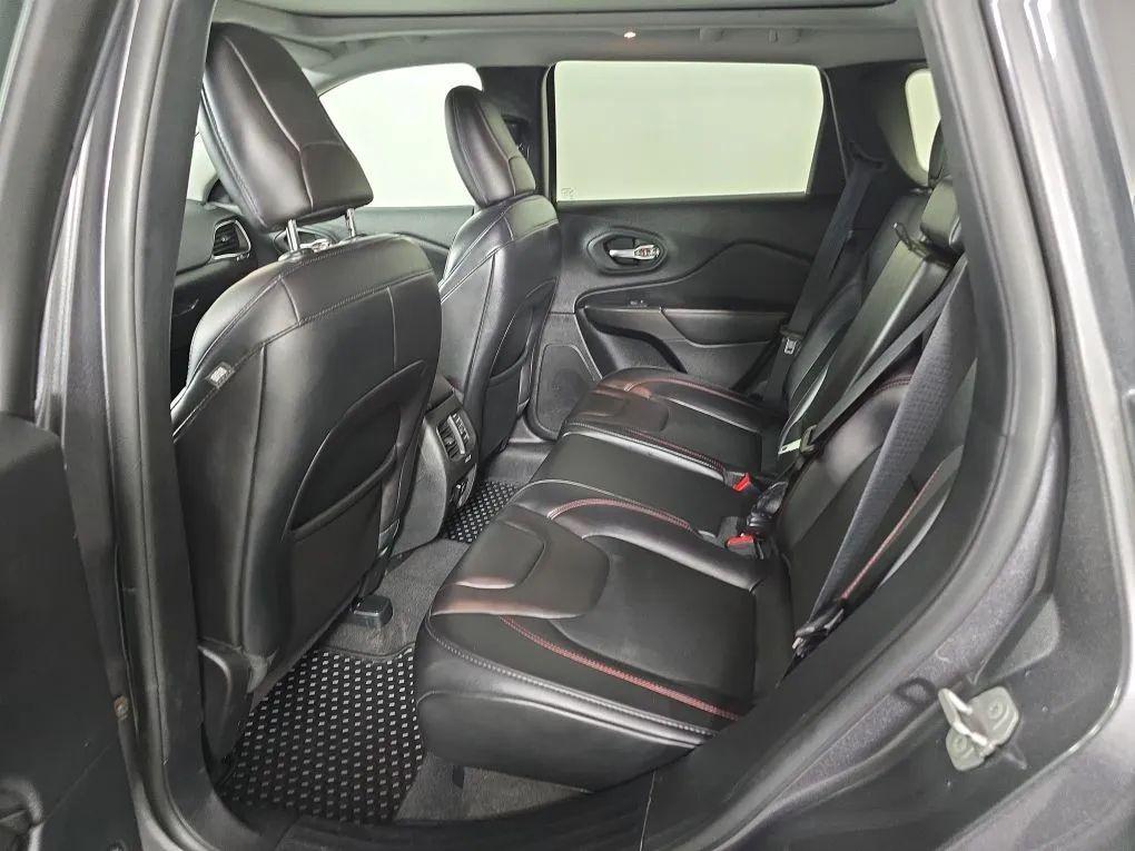 used 2021 Jeep Cherokee car, priced at $25,877