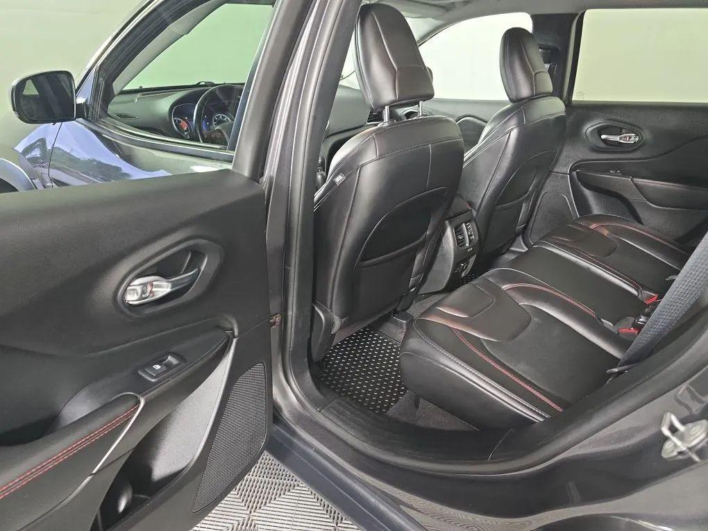 used 2021 Jeep Cherokee car, priced at $25,877