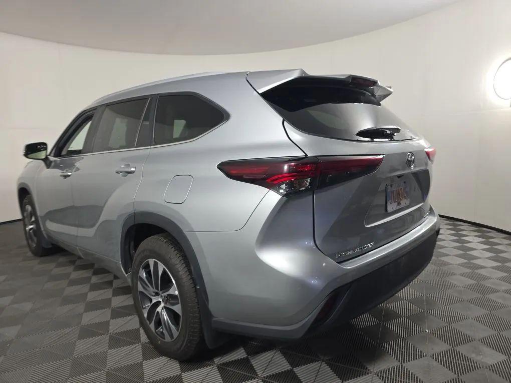 used 2024 Toyota Highlander car, priced at $39,977