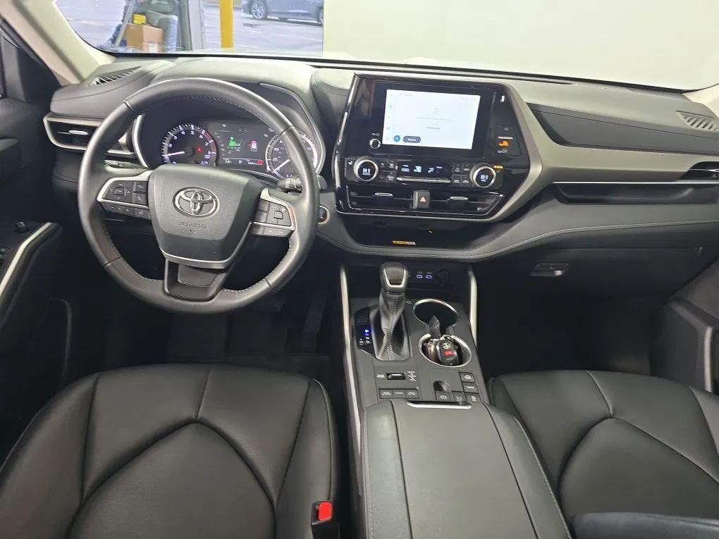 used 2024 Toyota Highlander car, priced at $39,977