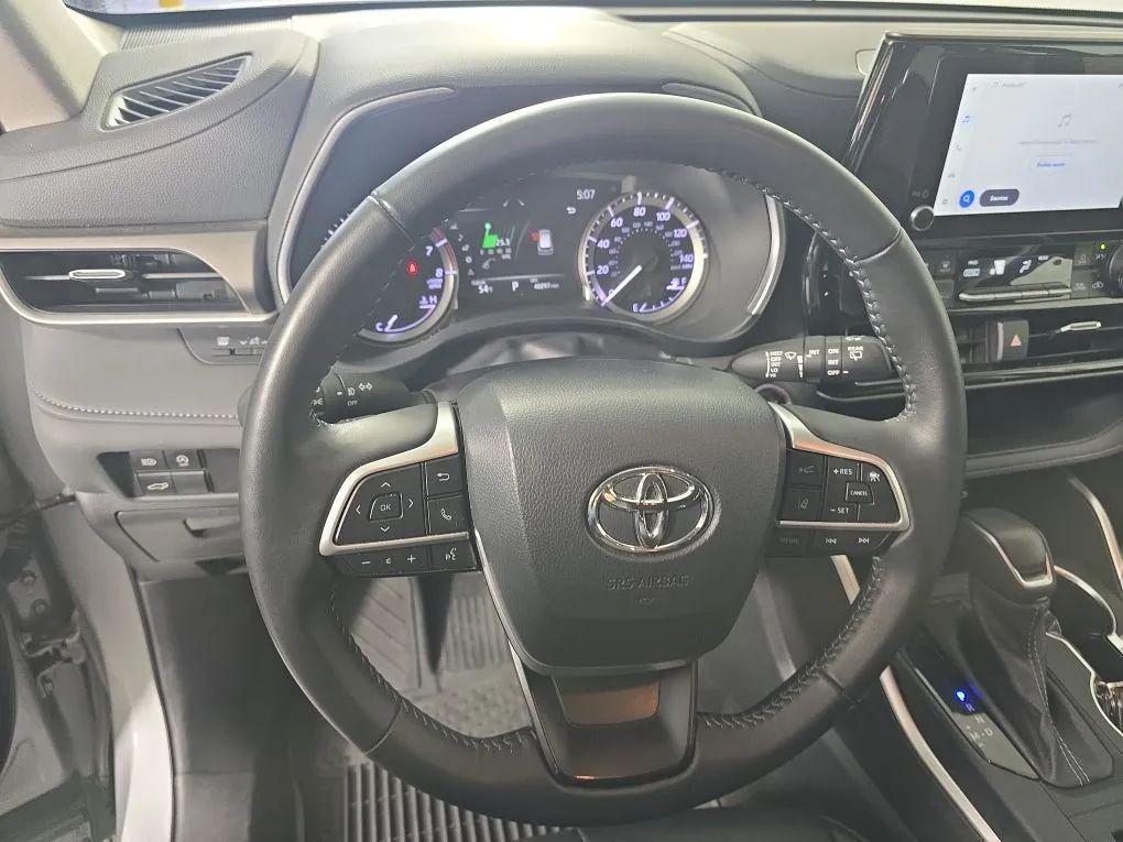 used 2024 Toyota Highlander car, priced at $39,977