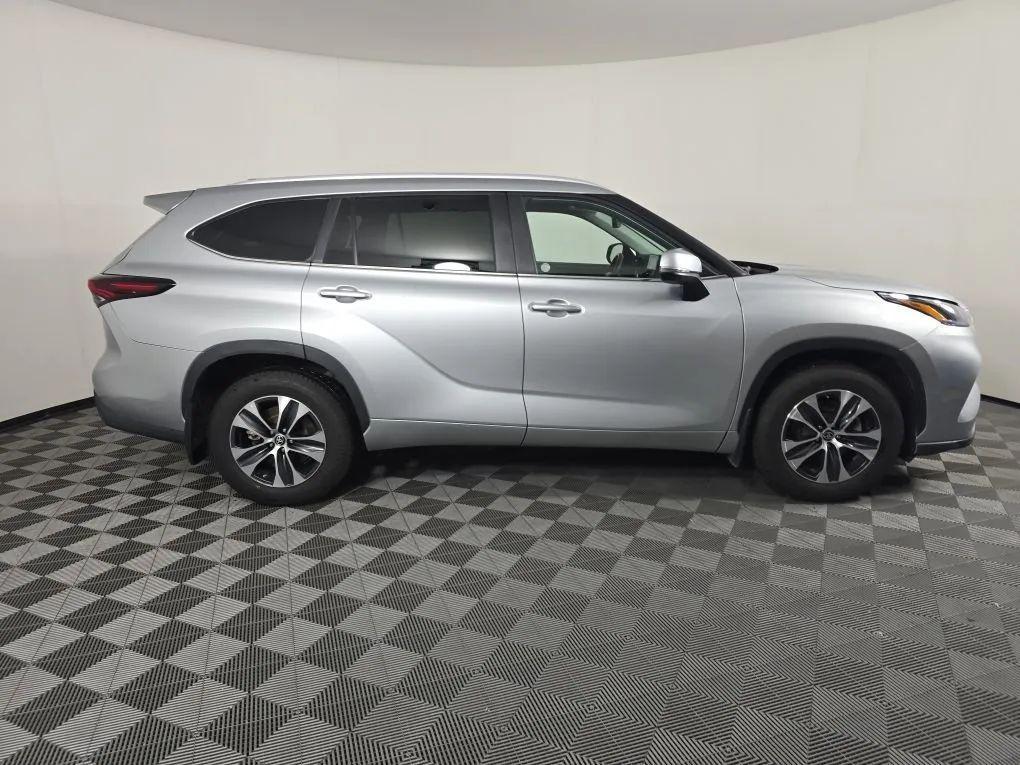 used 2024 Toyota Highlander car, priced at $39,977