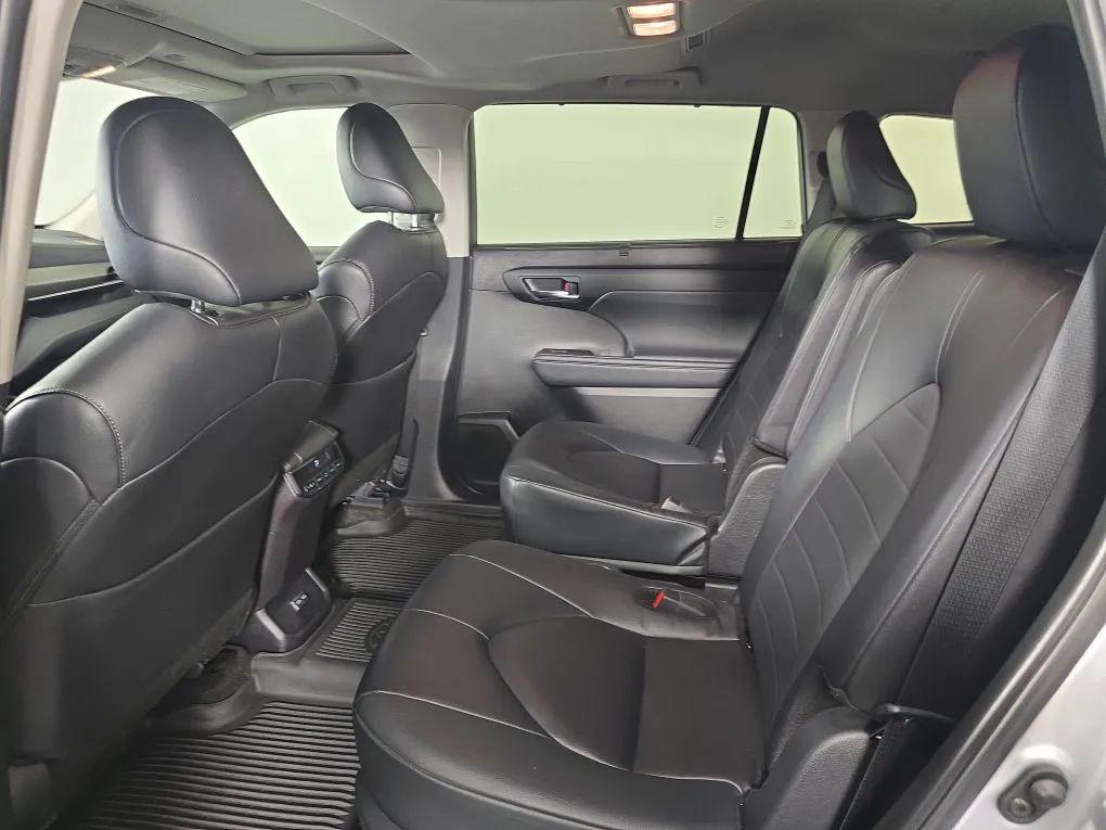 used 2024 Toyota Highlander car, priced at $39,977