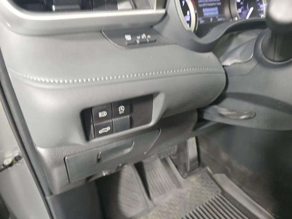 used 2024 Toyota Highlander car, priced at $39,977
