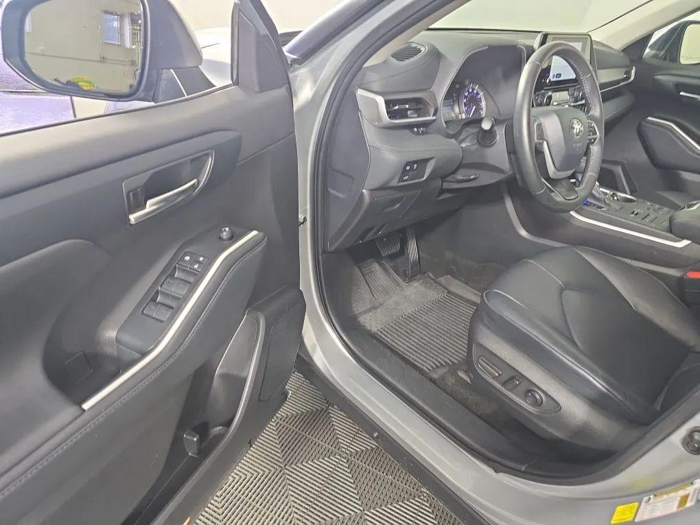 used 2024 Toyota Highlander car, priced at $39,977