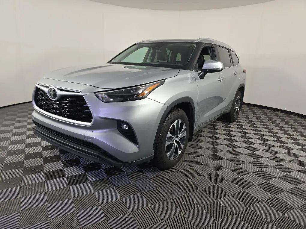 used 2024 Toyota Highlander car, priced at $39,977