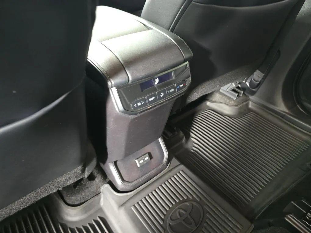 used 2024 Toyota Highlander car, priced at $39,977