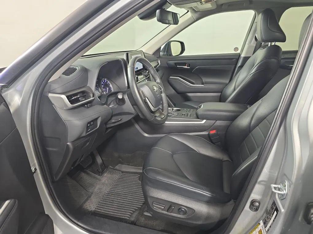 used 2024 Toyota Highlander car, priced at $39,977
