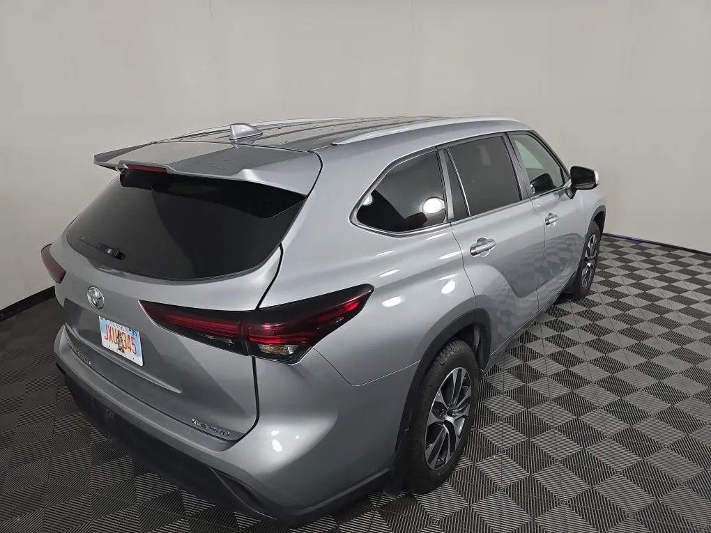 used 2024 Toyota Highlander car, priced at $39,977