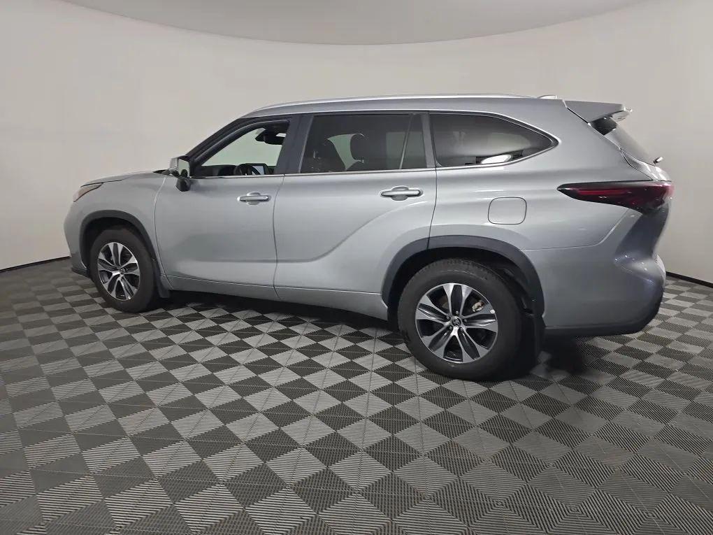 used 2024 Toyota Highlander car, priced at $39,977
